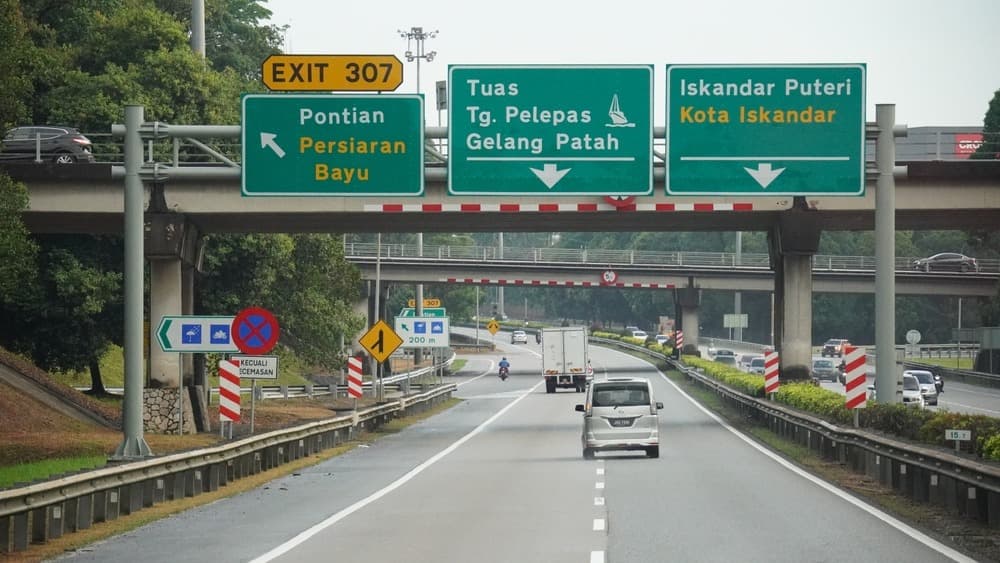 Driving in Malaysia: License, Traffic Rules and Road Conditions